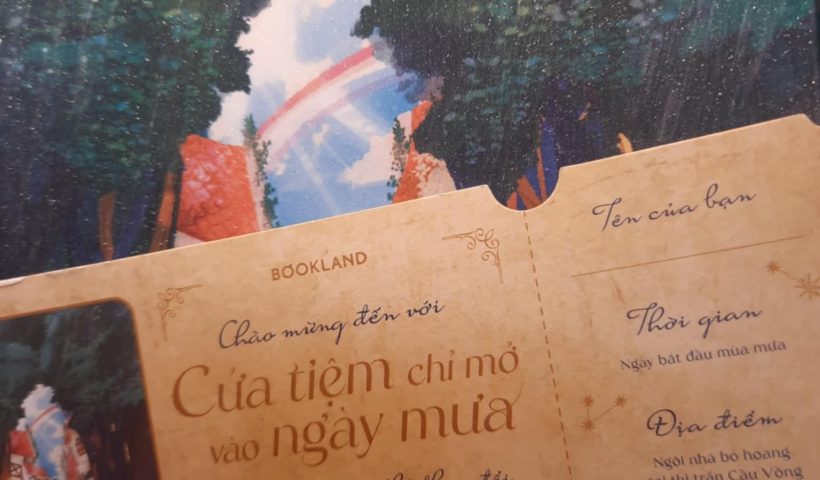 Review sách "Cửa tiệm chỉ mở vào ngày mưa": Cầm tấm vé thần bí vào đầu mùa mưa đến ngôi nhà hoang có thể thay đổi số phận của bạn không? 1